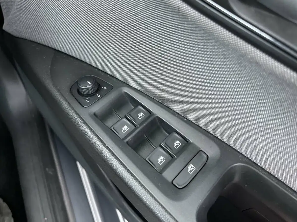 2018-seat-leon-16tdi-se-dynamic-technology-hatchback-dsg-big-49