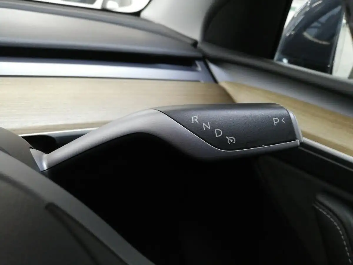 2023-tesla-model-y-e-long-range-big-14