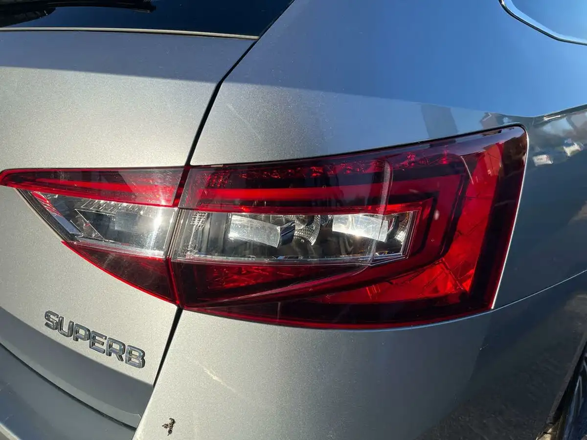 2018-skoda-superb-20tdi-scr-laurin-klement-190ps-estate-dsg-big-39