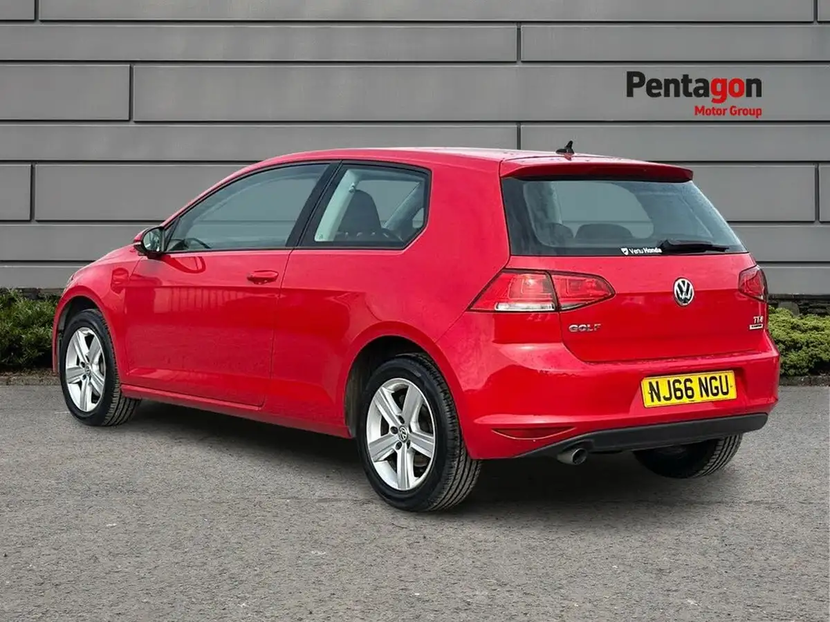 2016-volkswagen-golf-16tdi-match-edition-hatchback-3d-big-1