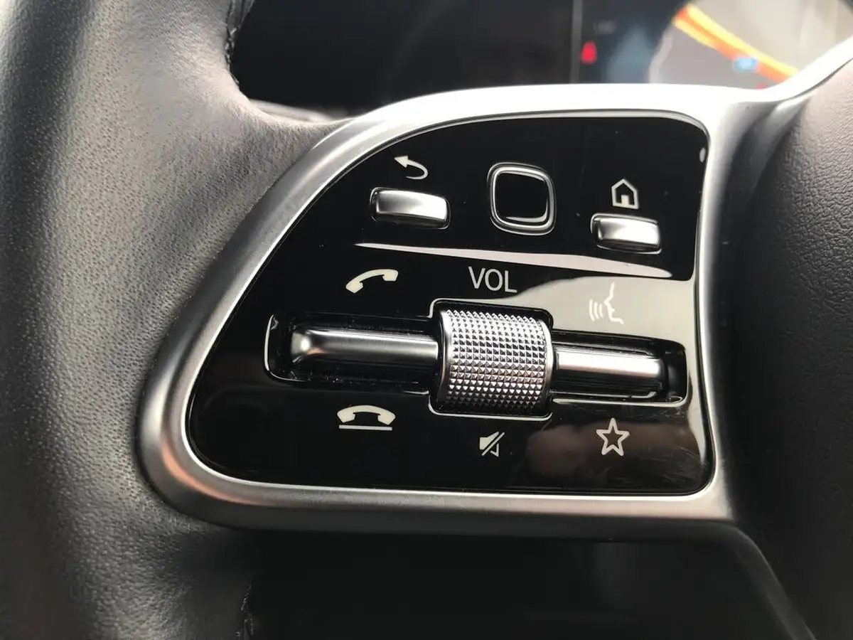 2021-mercedes-benz-a-class-big-20
