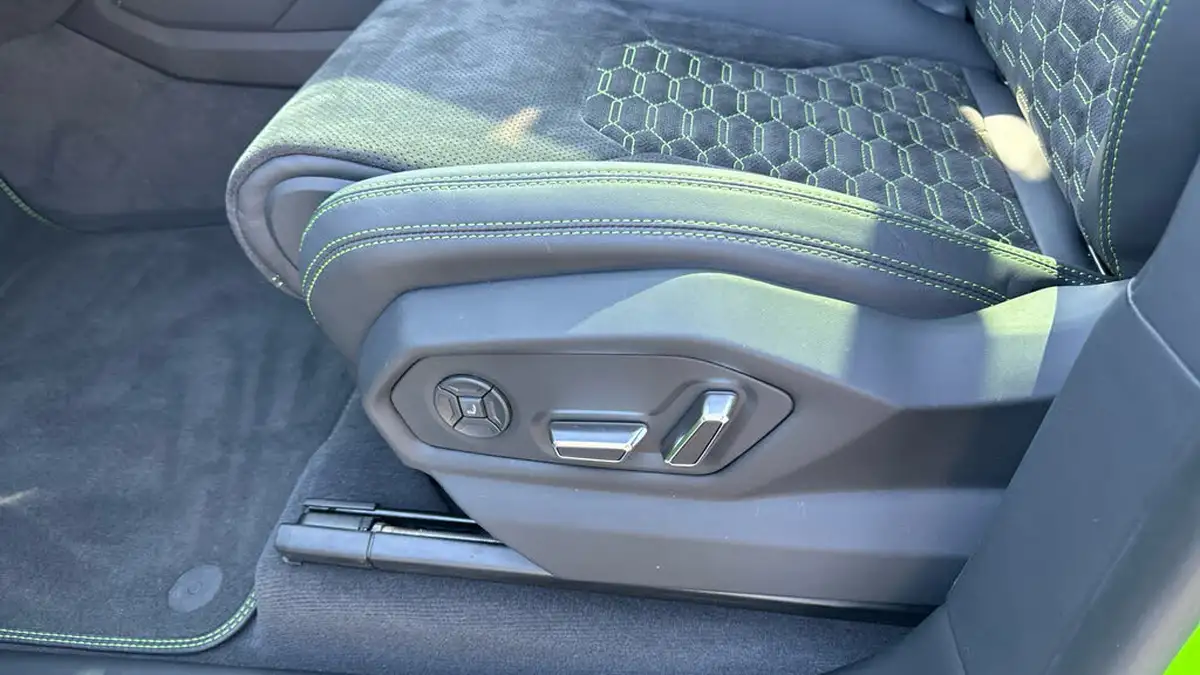 2023-lamborghini-urus-40-no-trim-big-16