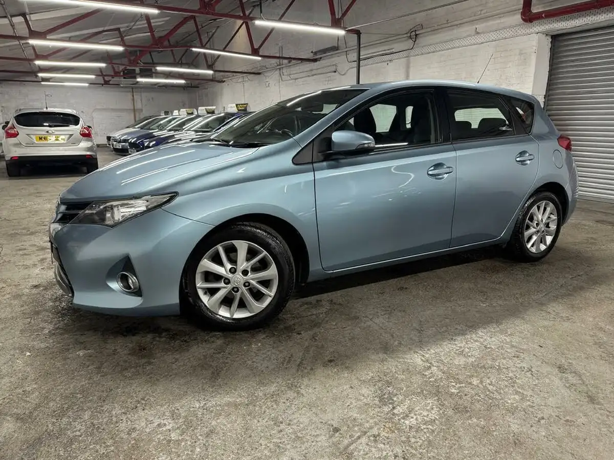 2013-toyota-auris-133-vvt-i-icon-hatchback-big-56