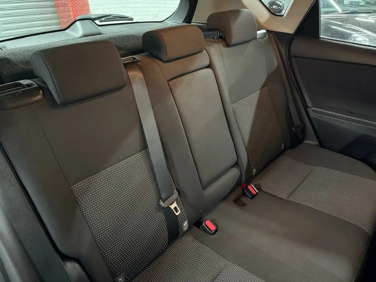2013-toyota-auris-133-vvt-i-icon-hatchback-big-32