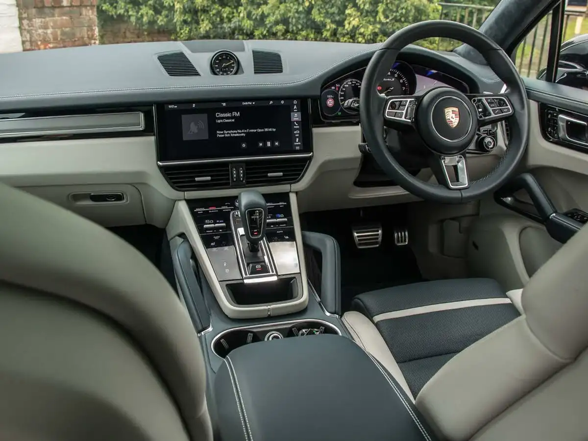 2020-porsche-cayenne-40-v8-turbo-s-e-hybrid-station-wagon-big-17
