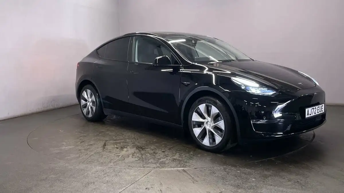 2022-tesla-model-y-e-long-range-big-1