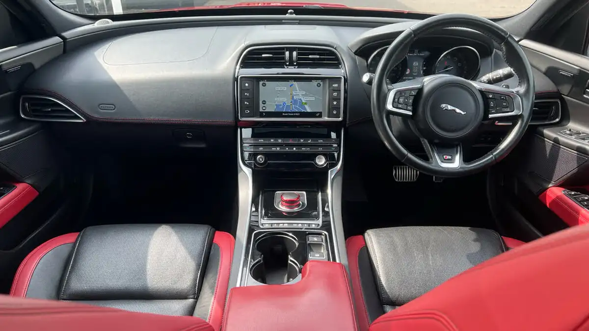 2015-jaguar-xe-30-s-big-8