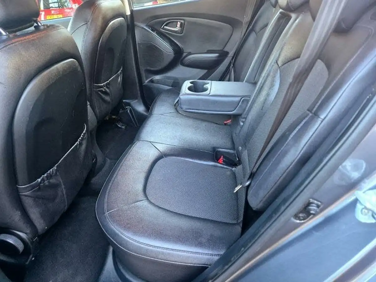 2015-hyundai-ix35-17td-se-nav-big-12