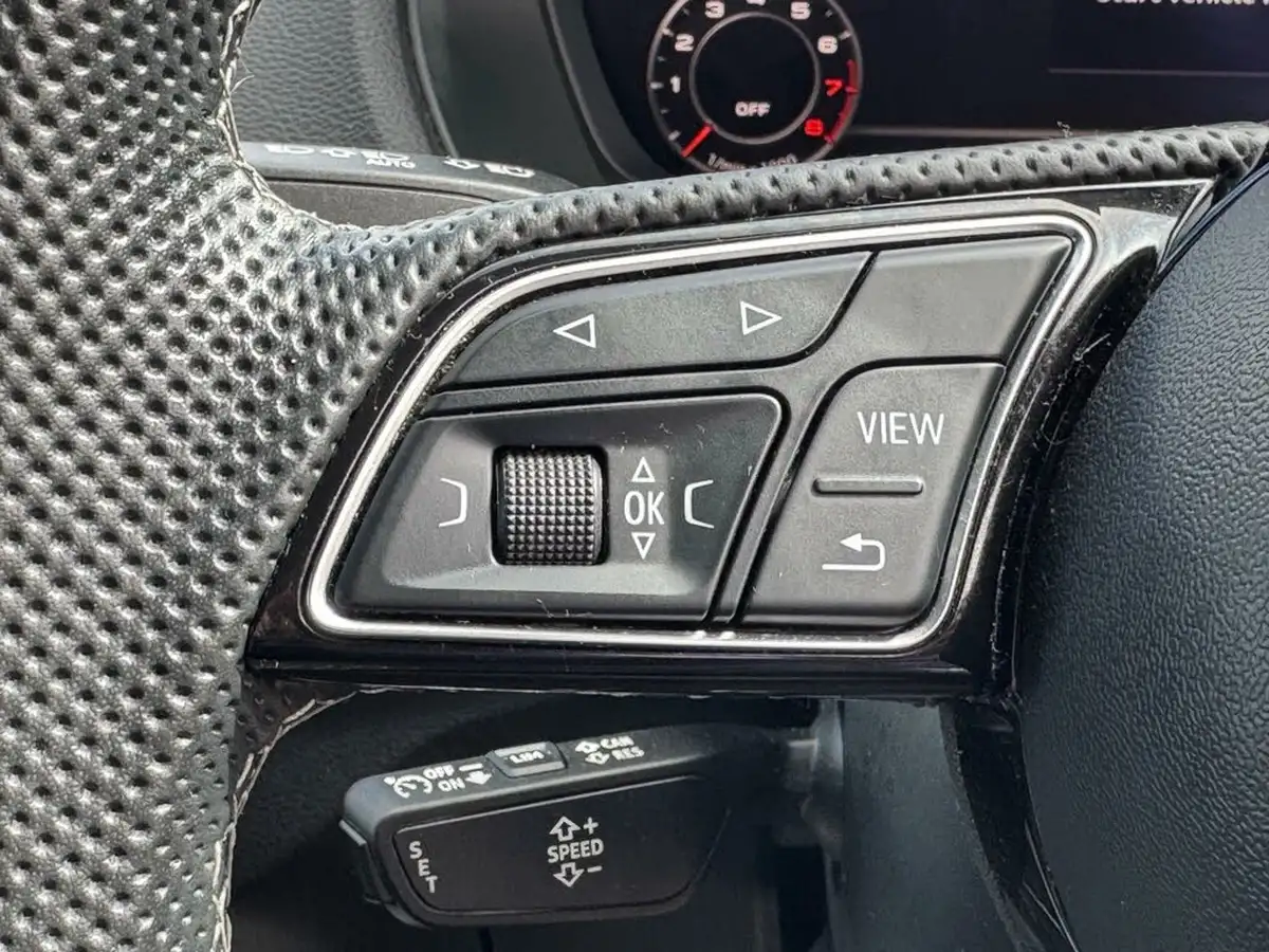 2022-audi-q2-10-30-tfsi-black-edition-big-25