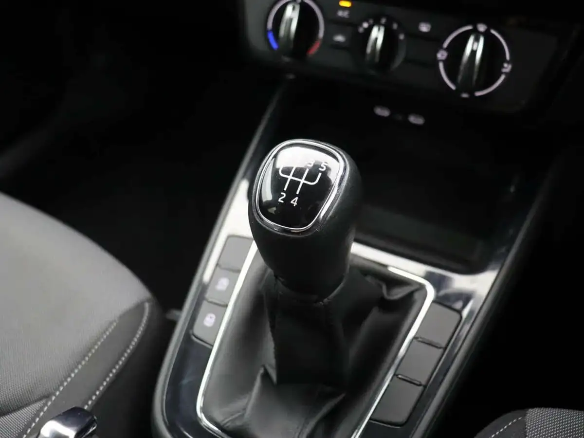 2023-skoda-fabia-10-mpi-colour-edition-big-35