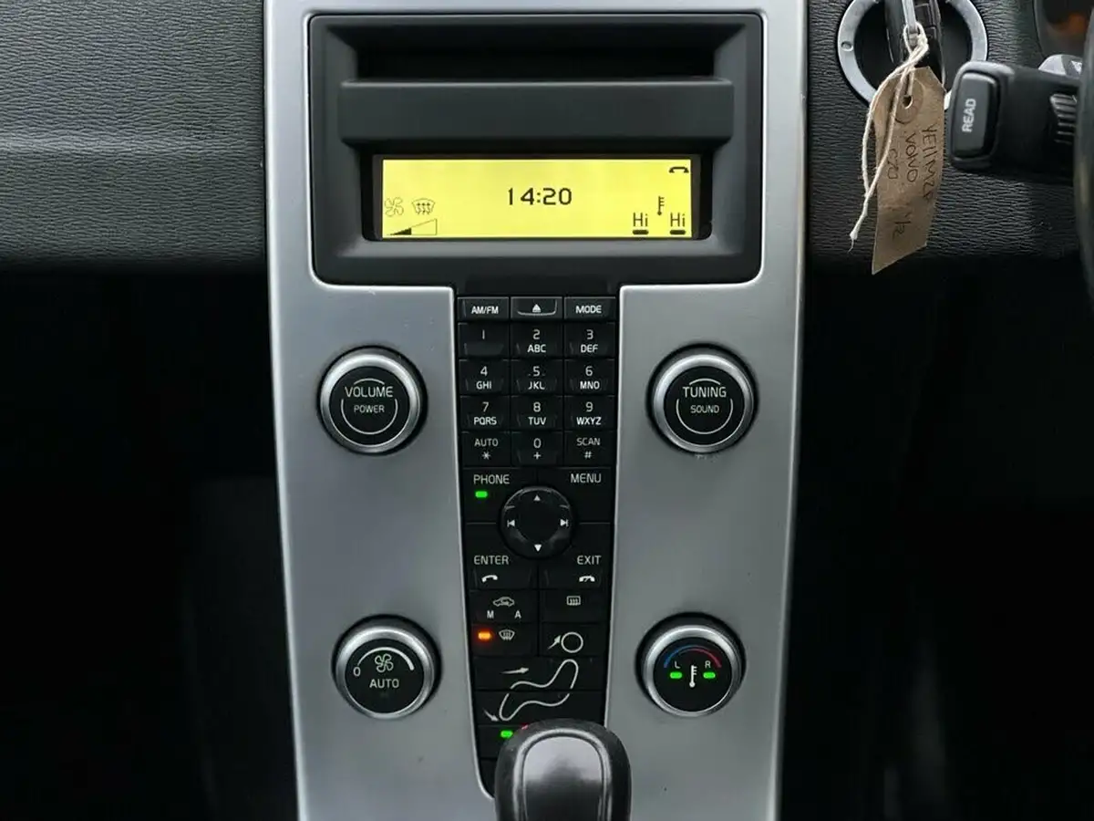 2011-volvo-c70-20td-d3-se-lux-geartronic-big-18