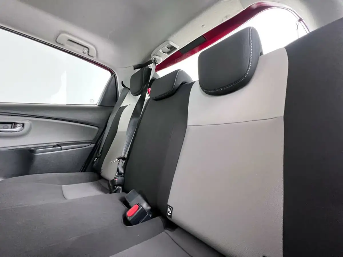 2019-toyota-yaris-15-vvt-i-icon-tech-98bhp-hybrid-1497cc-e-cvt-big-14