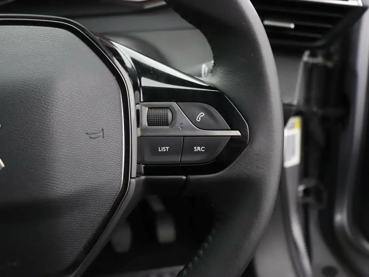 2022-peugeot-2008-suv-12-puretech-active-premium-big-15
