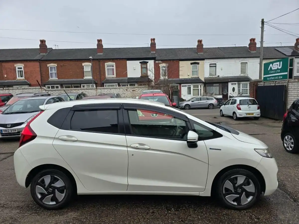 2013-honda-fit-18-hybrid-cruise-big-1