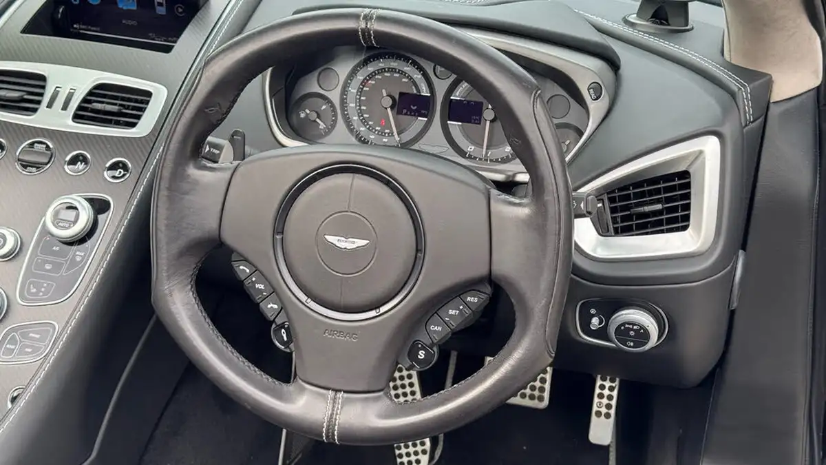 2018-aston-martin-vanquish-59-volante-big-10