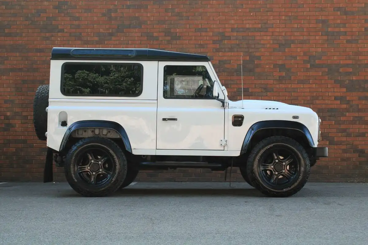2015-land-rover-90-defender-22td-xs-station-wagon-3-drs-big-1