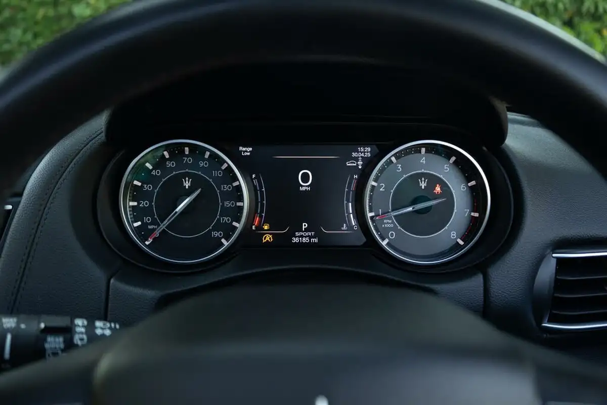 2021-maserati-levante-30-gransport-big-45