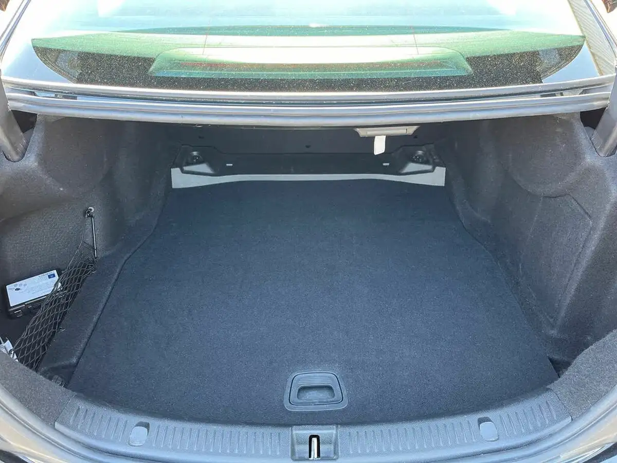 2018-mercedes-benz-e-class-20d-e220d-amg-line-premiumss-saloon-4d-big-9