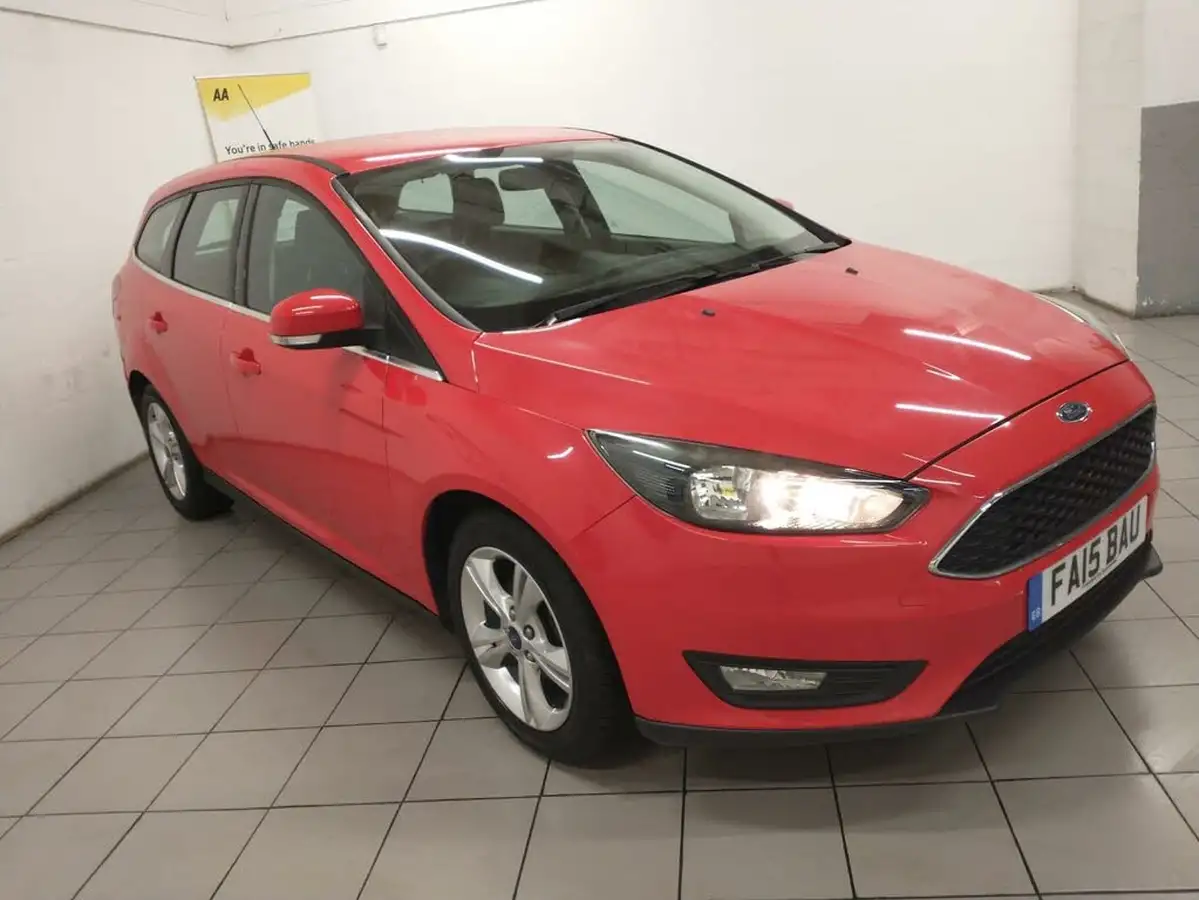 2015-ford-focus-10-zetec-100ps-estate-big-3