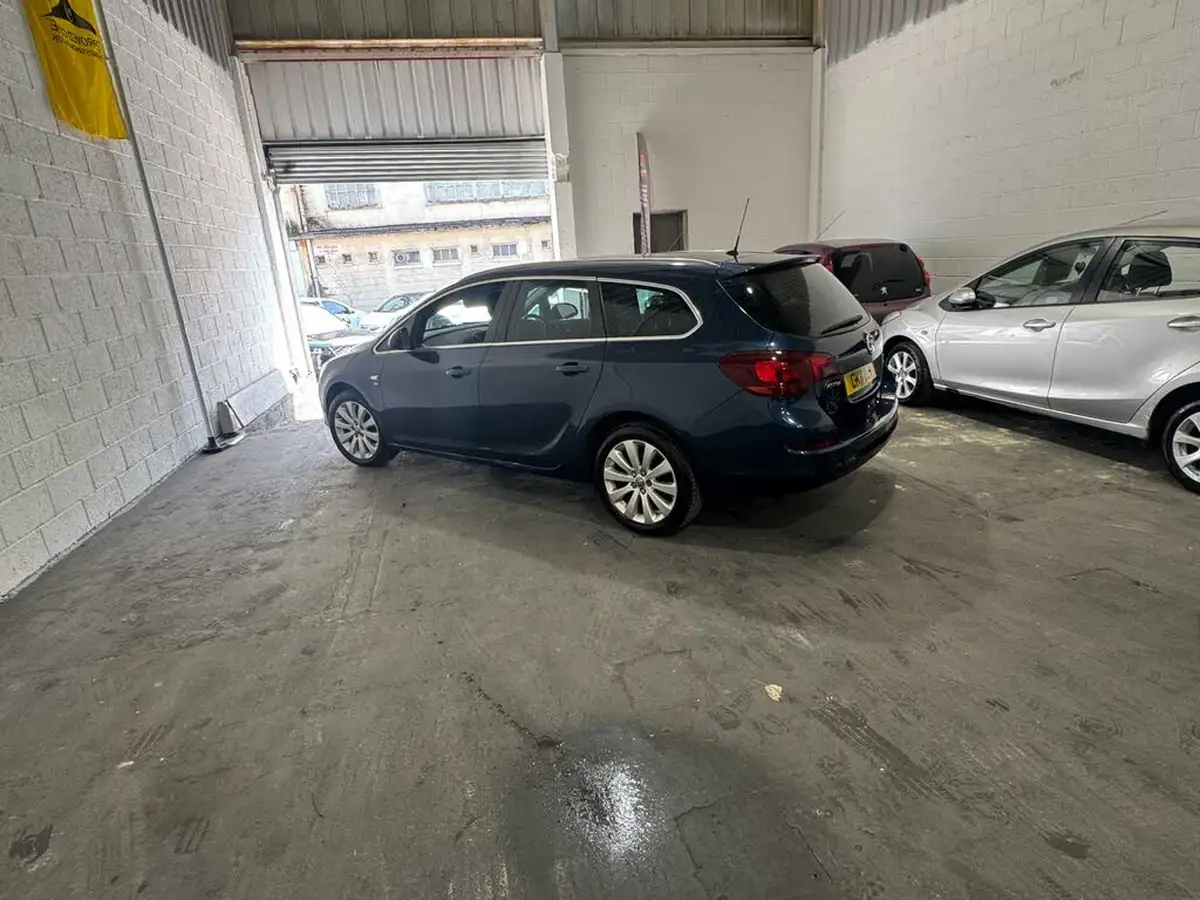 2011-vauxhall-astra-16-se-16v-vvt-115ps-estate-big-7