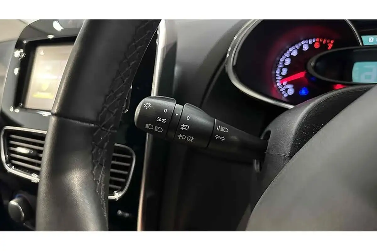 2019-renault-clio-09-tce-iconic-90ps-big-25