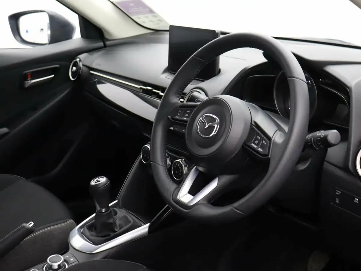 2024-mazda-mazda2-15-skyactiv-g-centre-line-big-11