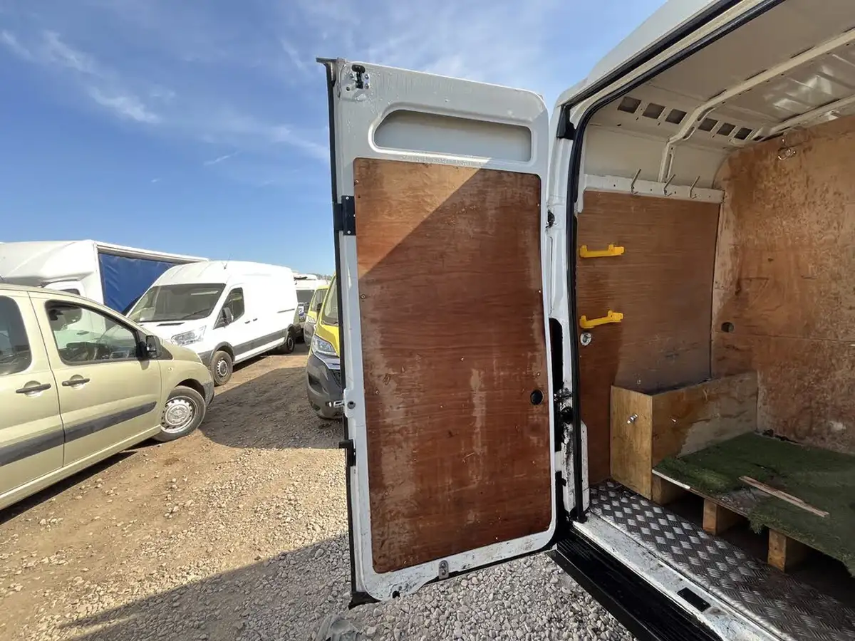 2020-citroen-relay-22bluehdi-35-l2h2-enterprise-big-13