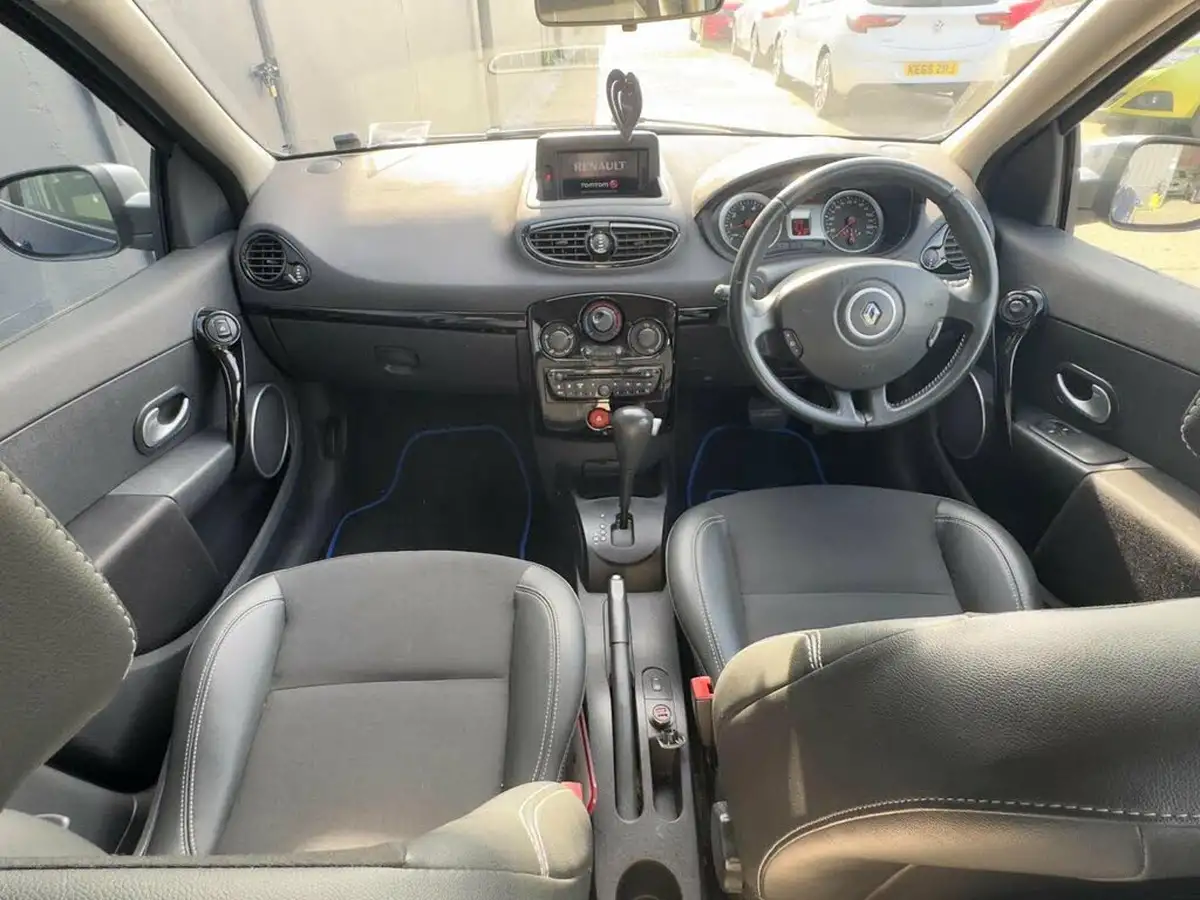 2011-renault-clio-16-dynamique-tom-tom-vvt-hatchback-5d-auto-big-22