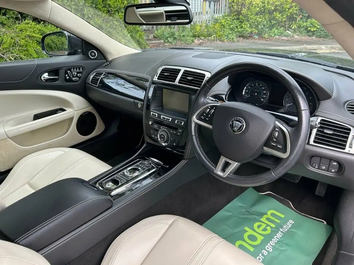 2014-jaguar-xk-50-portfolio-convertible-big-21