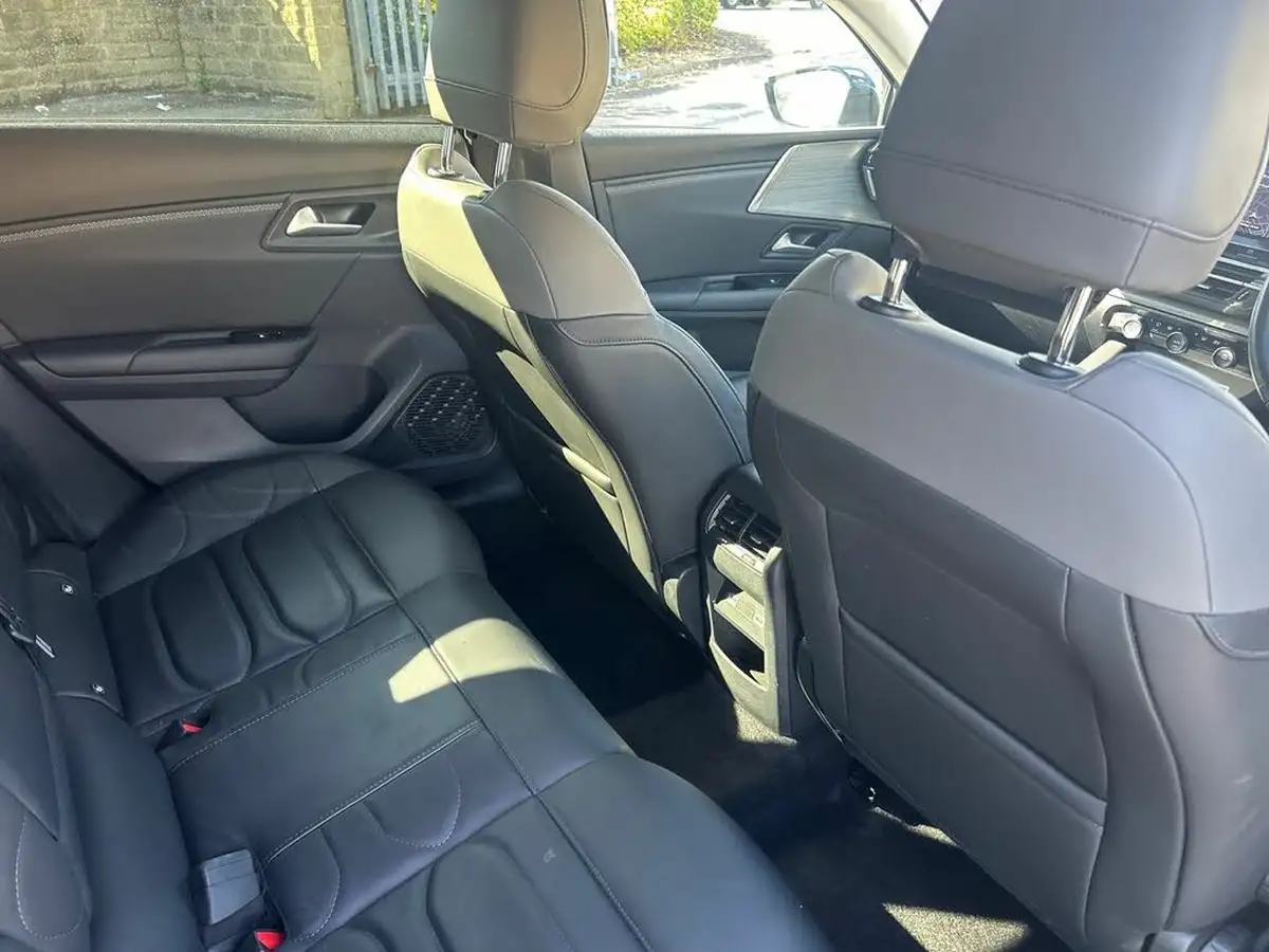2023-citroen-c5-x-12-puretech-shine-big-36