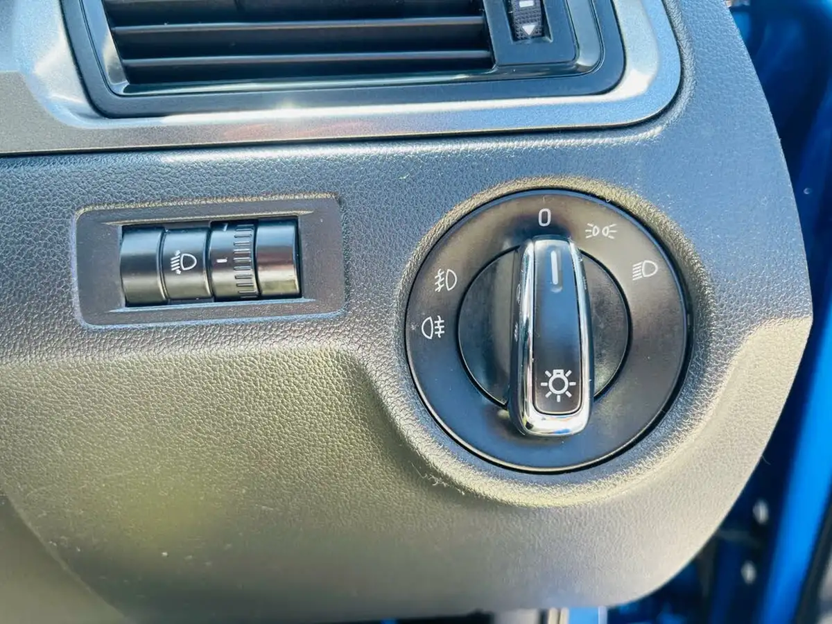 2015-skoda-rapid-12-se-86ps-big-19