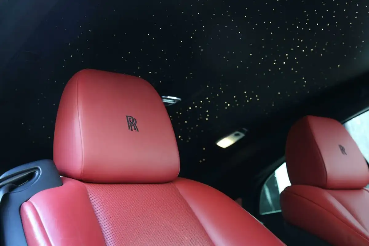 2017-rolls-royce-wraith-66-no-trim-big-62