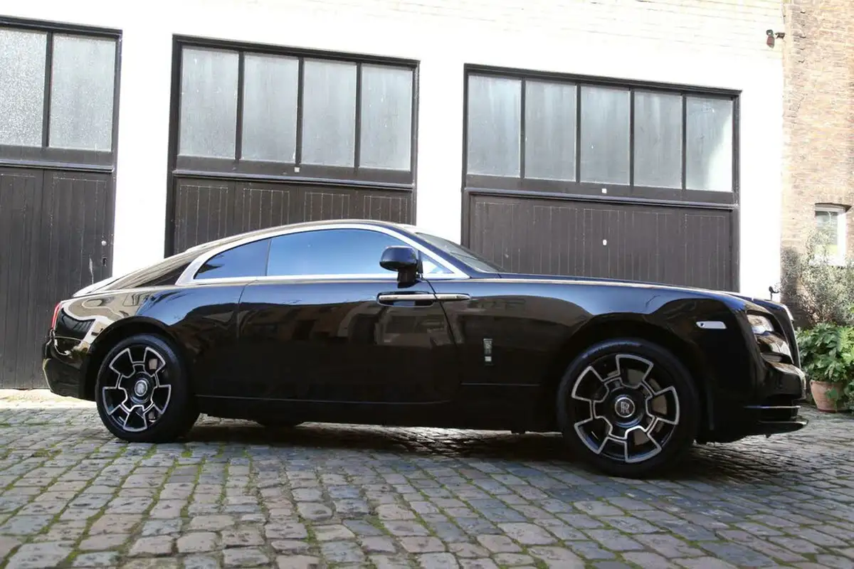 2017-rolls-royce-wraith-66-no-trim-big-14