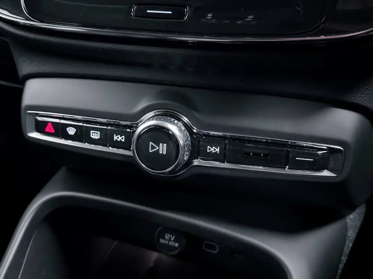 2023-volvo-xc40-20-b3-plus-big-28