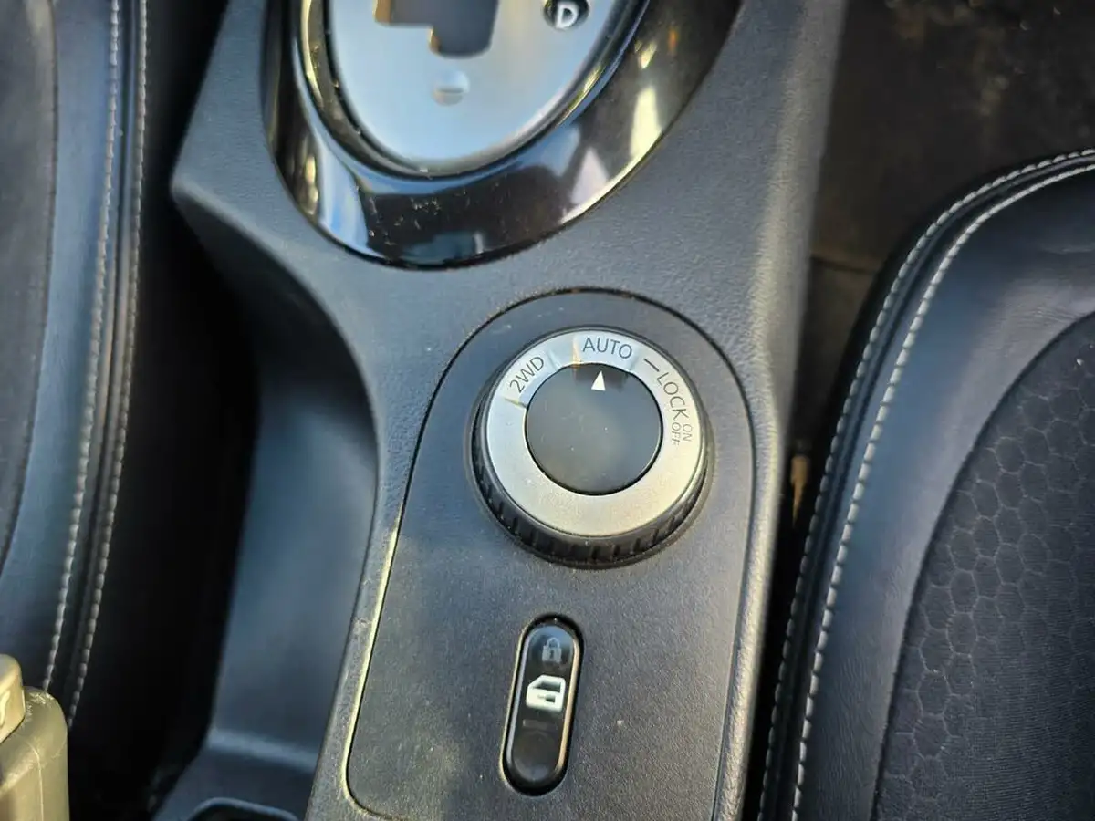 2013-nissan-qashqai2-20-360-4wd-cvt-big-49