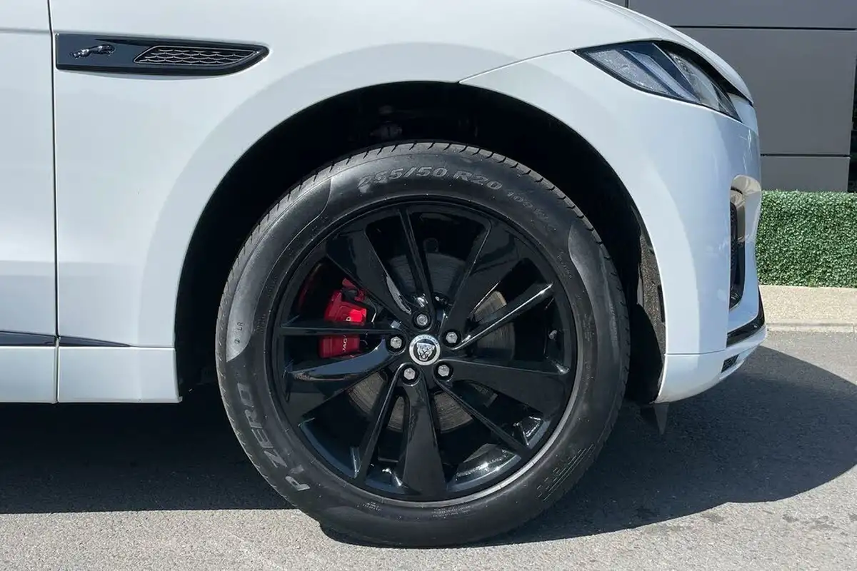 2023-jaguar-f-pace-20-d200-r-dynamic-se-black-big-13