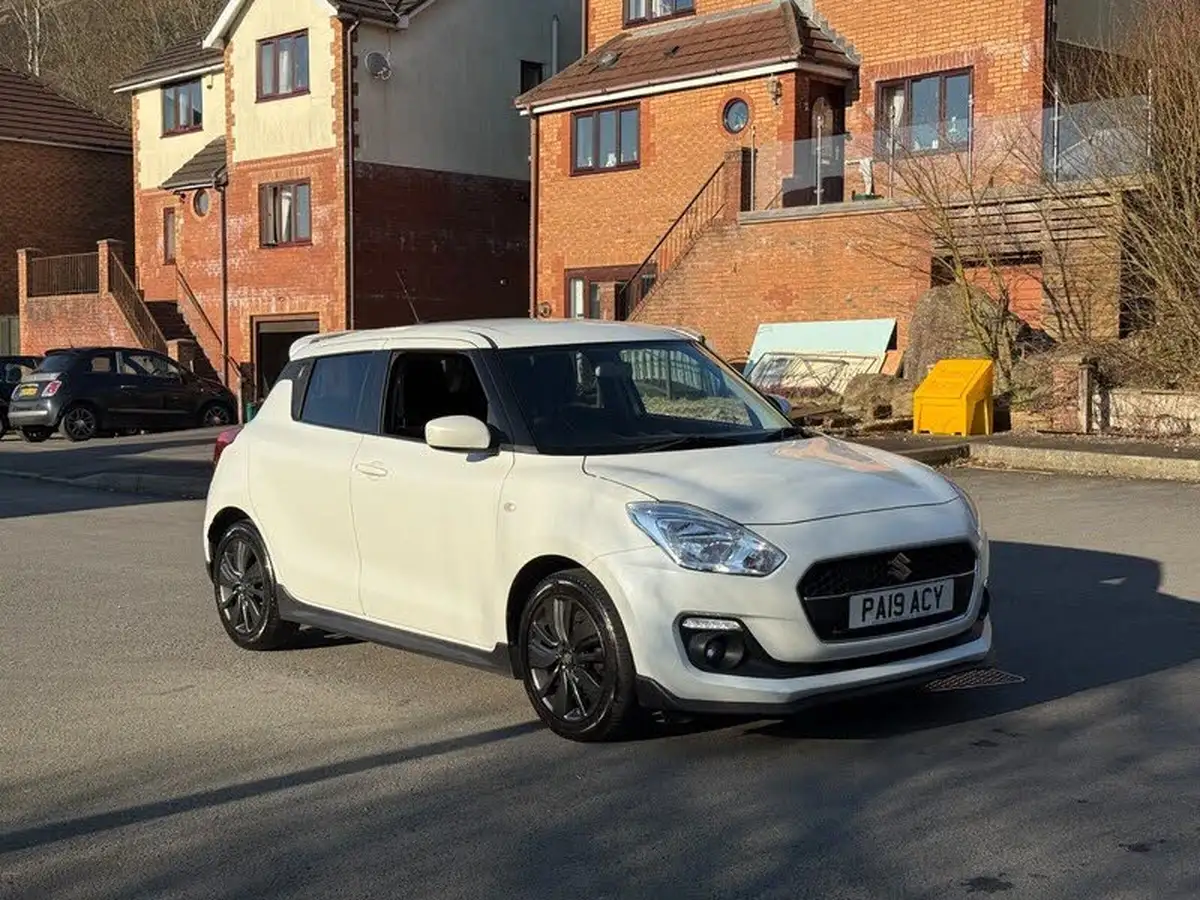2019-suzuki-swift-12-dualjet-attitude-big-3