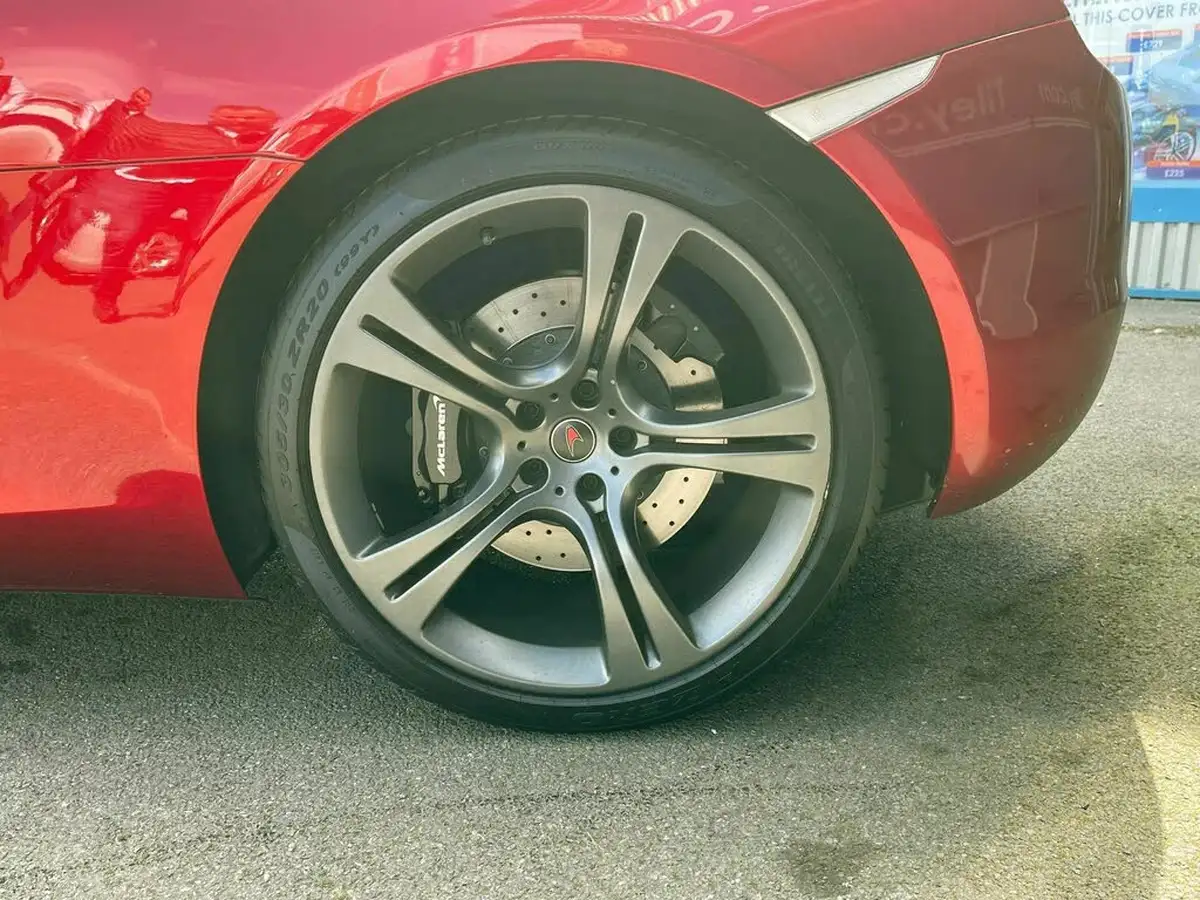 2011-mclaren-12c-38-big-31