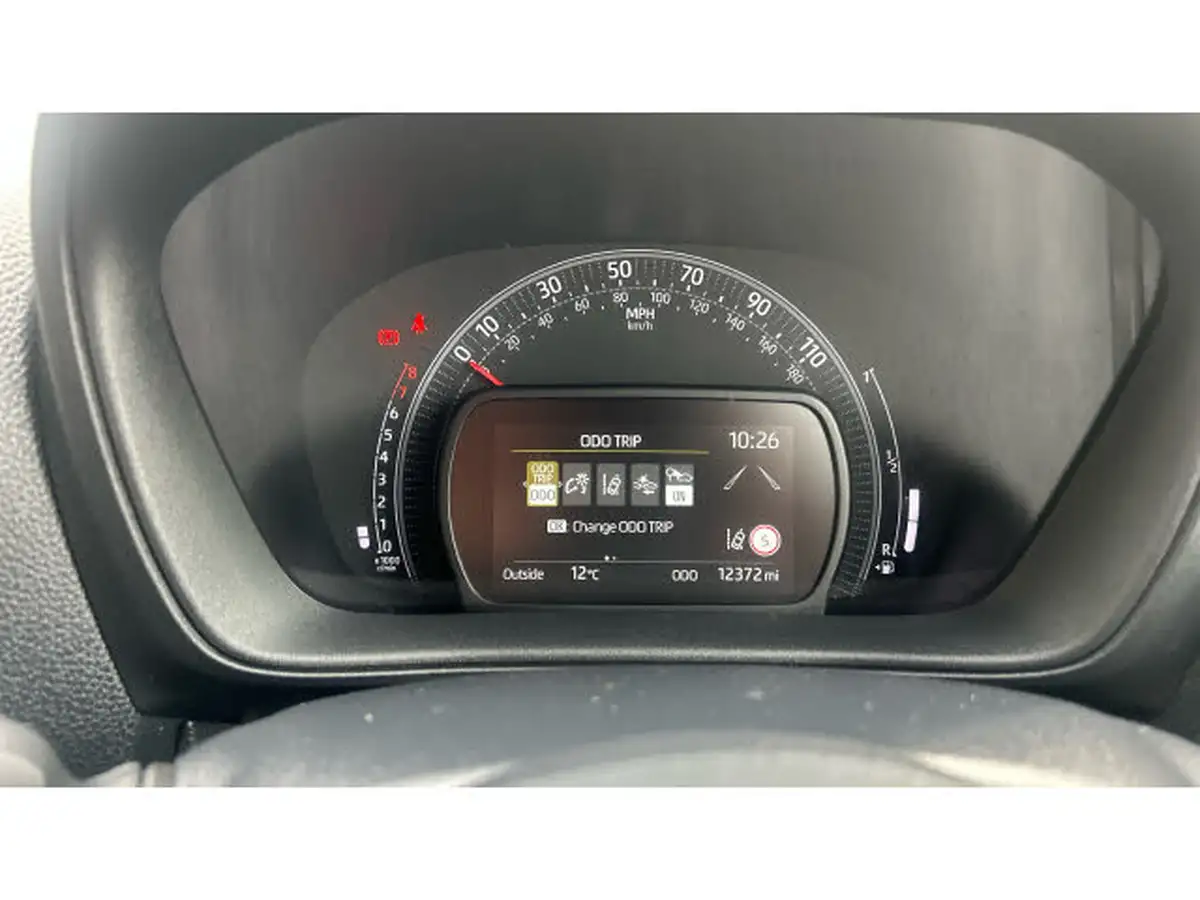 2024-toyota-aygo-x-10-vvt-i-edge-big-8