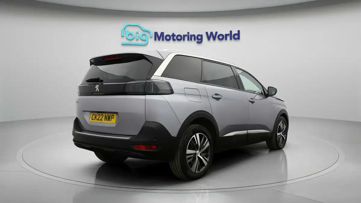 2022-peugeot-5008-suv-12-puretech-allure-premium-big-6