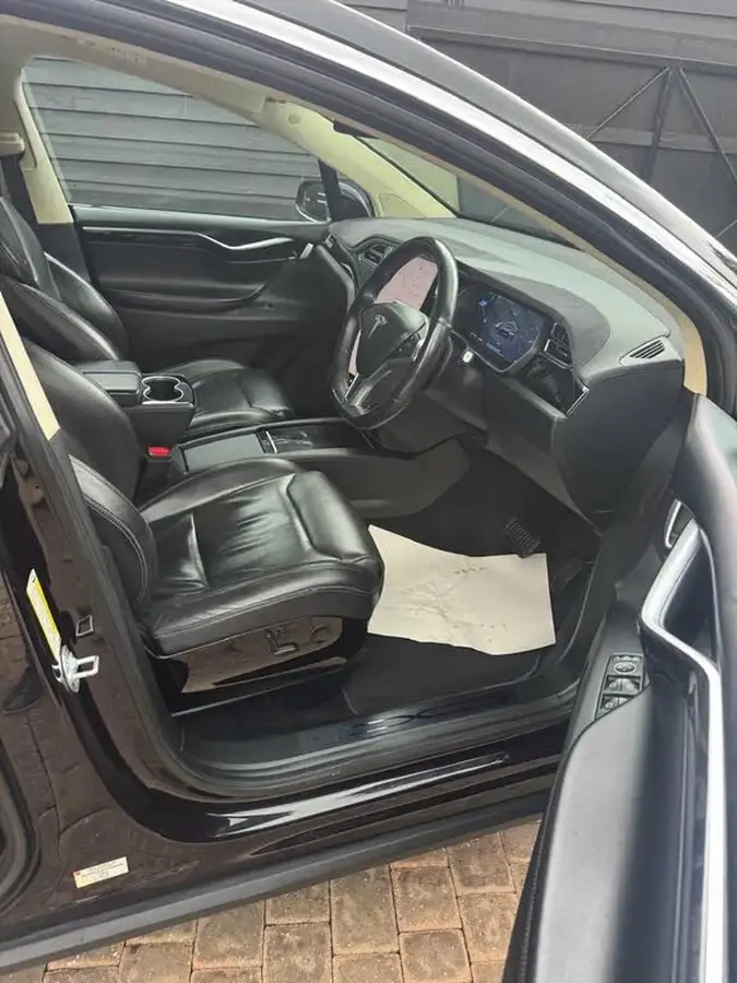 2017-tesla-model-x-e-75d-big-9