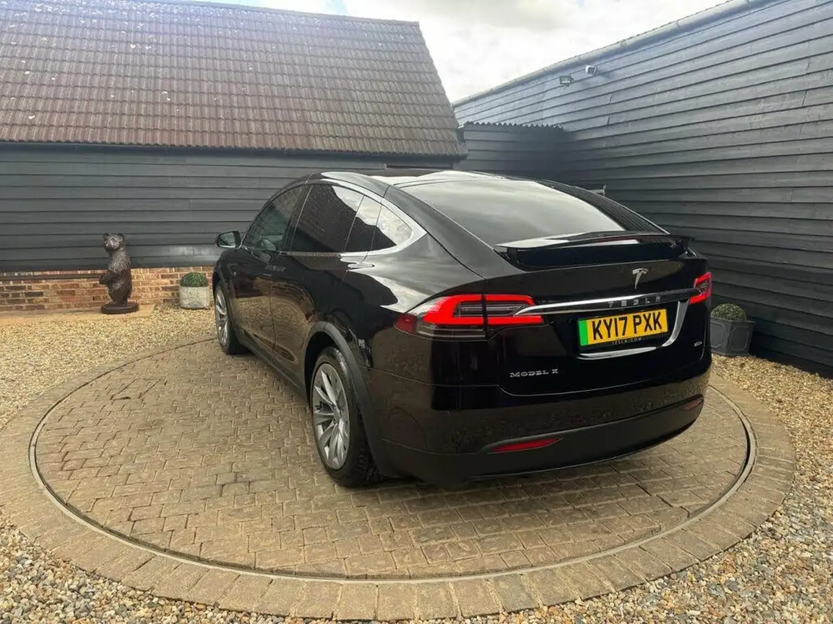 2017-tesla-model-x-e-75d-big-37