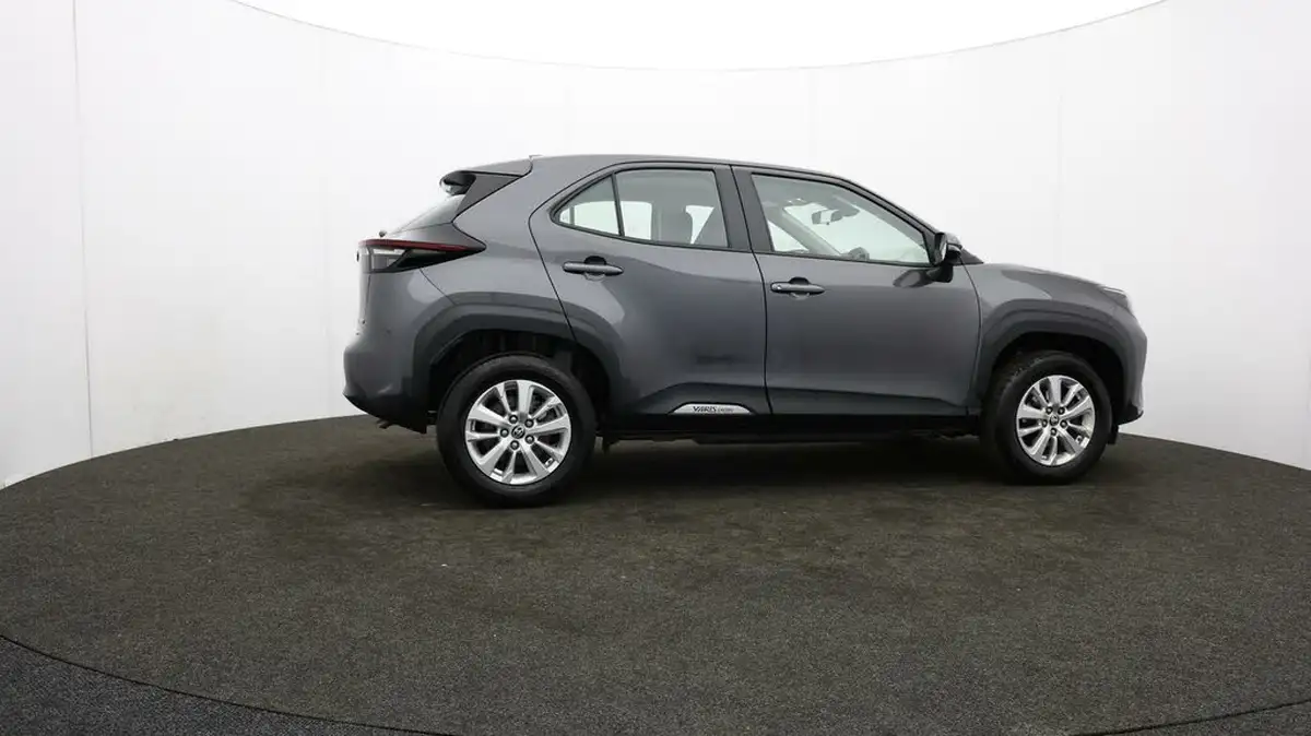 2024-toyota-yaris-cross-15-vvt-i-icon-big-29