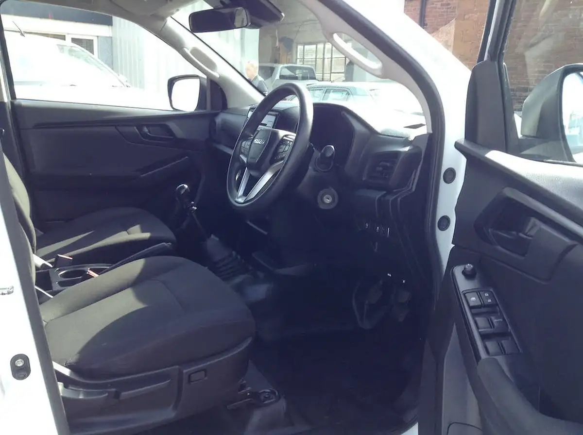 2021-isuzu-d-max-19td-utility-4x4-double-pickup-big-1