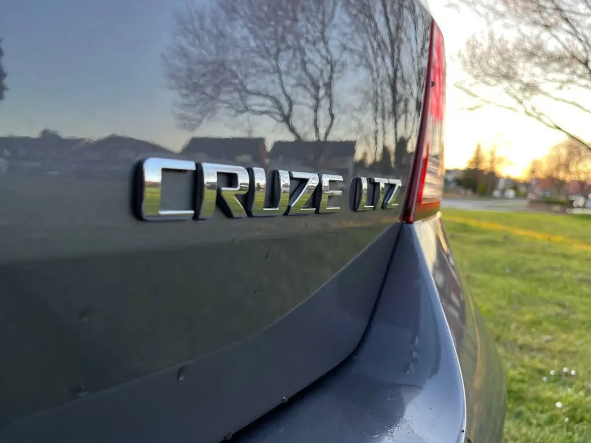 2012-chevrolet-cruze-18-ltz-auto-big-10