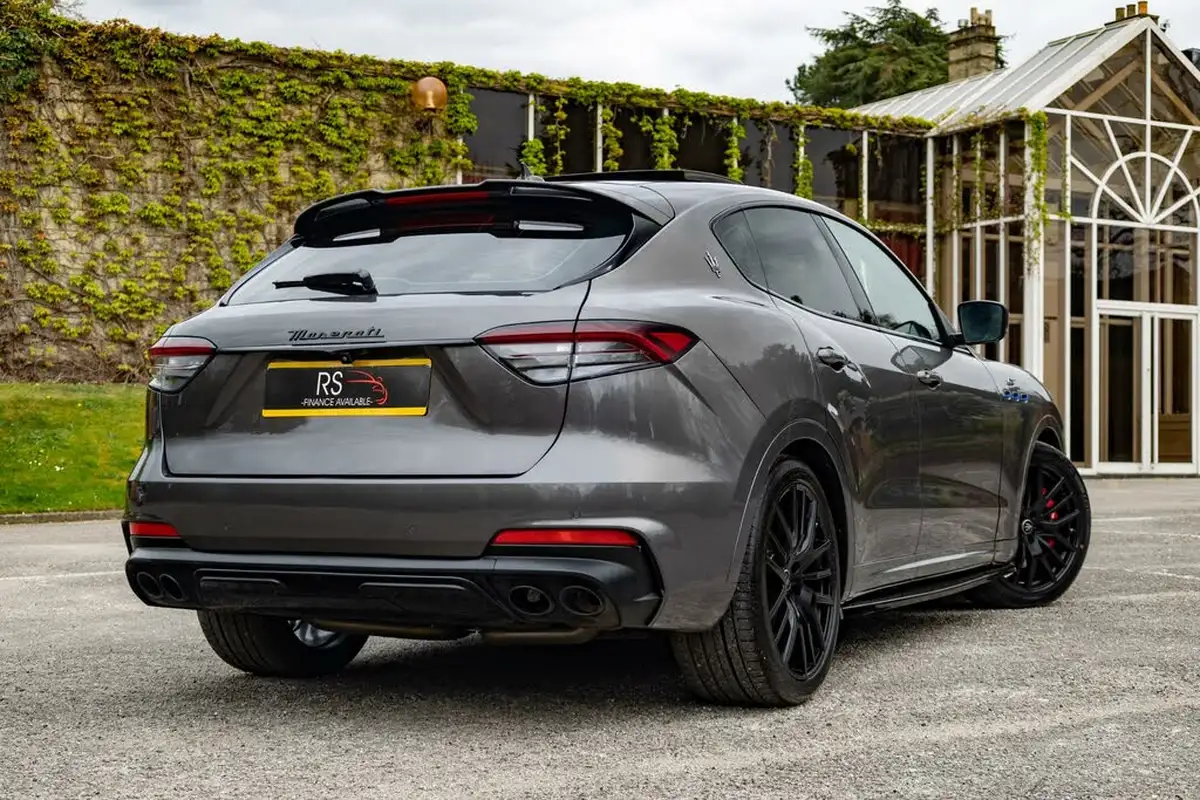 2021-maserati-levante-20-gt-big-19
