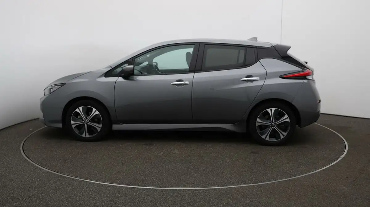 2022-nissan-leaf-e-tekna-big-57