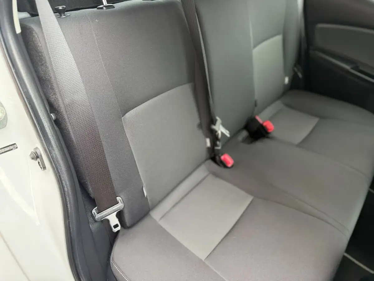 2016-toyota-yaris-15-vvt-i-design-bi-tone-hybrid-big-31