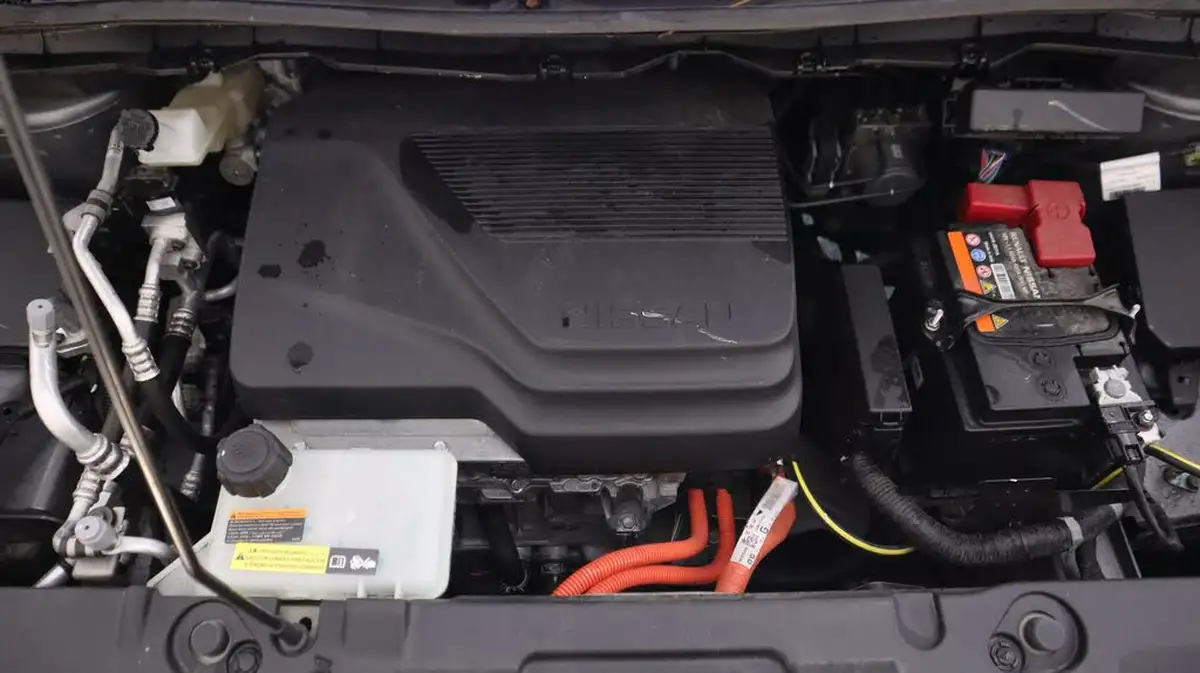 2022-nissan-leaf-e-tekna-39kwh-big-17