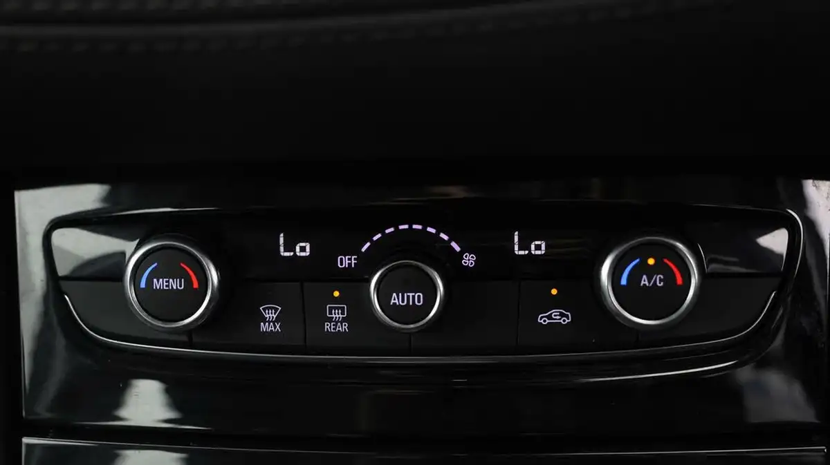 2020-vauxhall-grandland-x-12-se-big-16